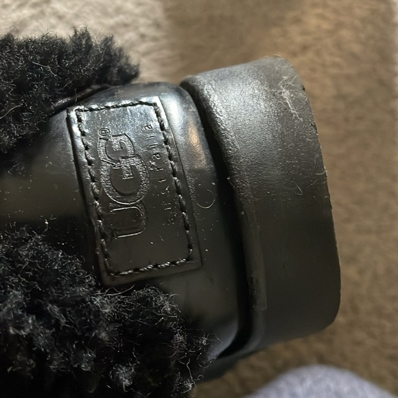 All leather Ugg boots with fur trim top - Picture 4 of 5